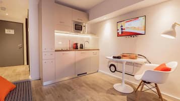 Apartment, 1 Queen Bed | Private kitchen | Fridge, microwave, oven, stovetop