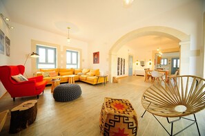 TV, fireplace, DVD player