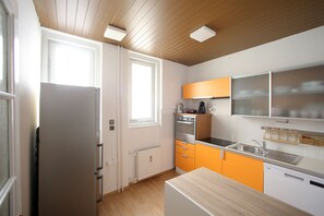 Kühlschrank, Ofen, Herdplatte, Geschirrspüler