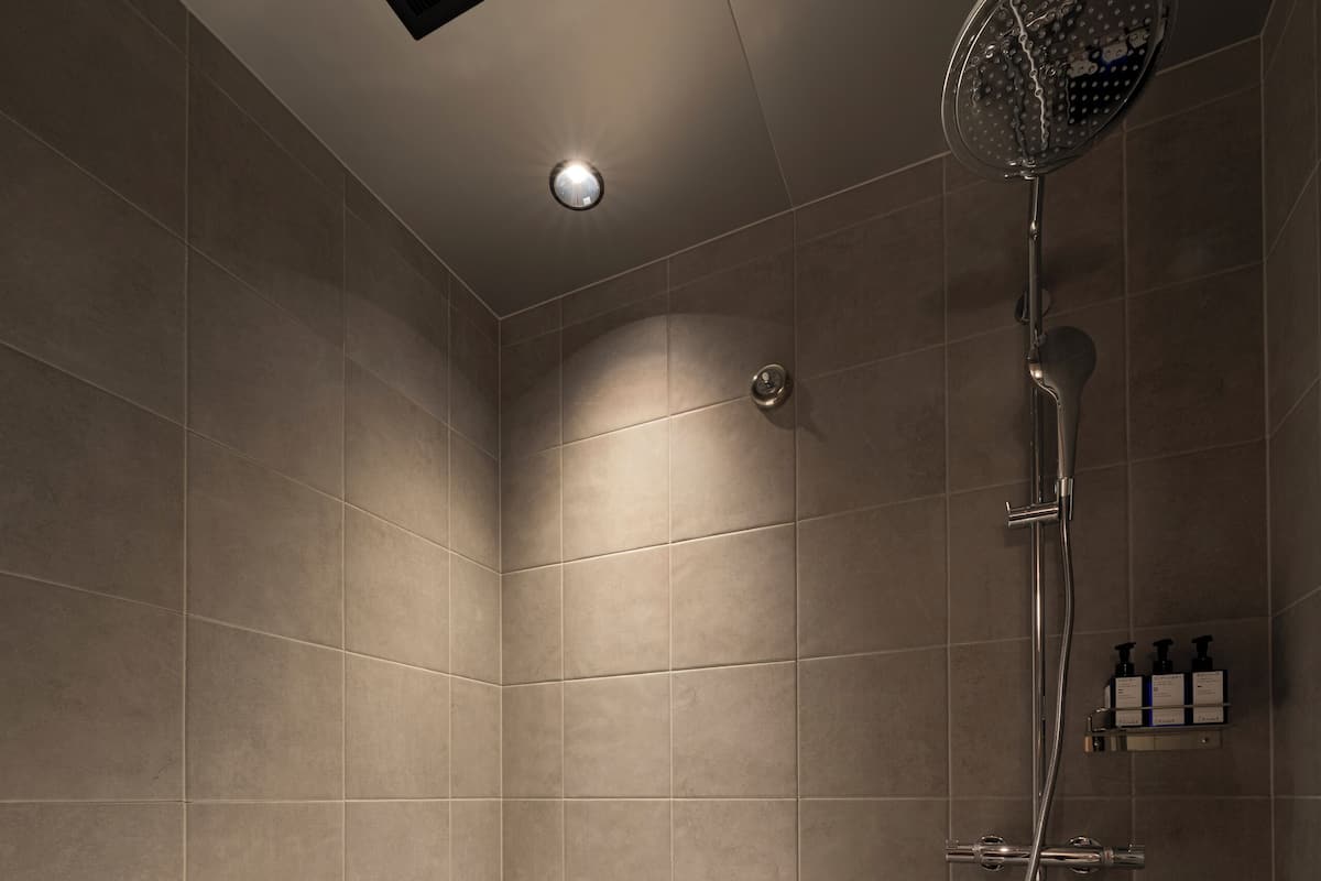 Suite, Bebas Asap Rokok | Kamar mandi | Bathtub dan shower terpisah, bathtub besar, dan pancuran hujan