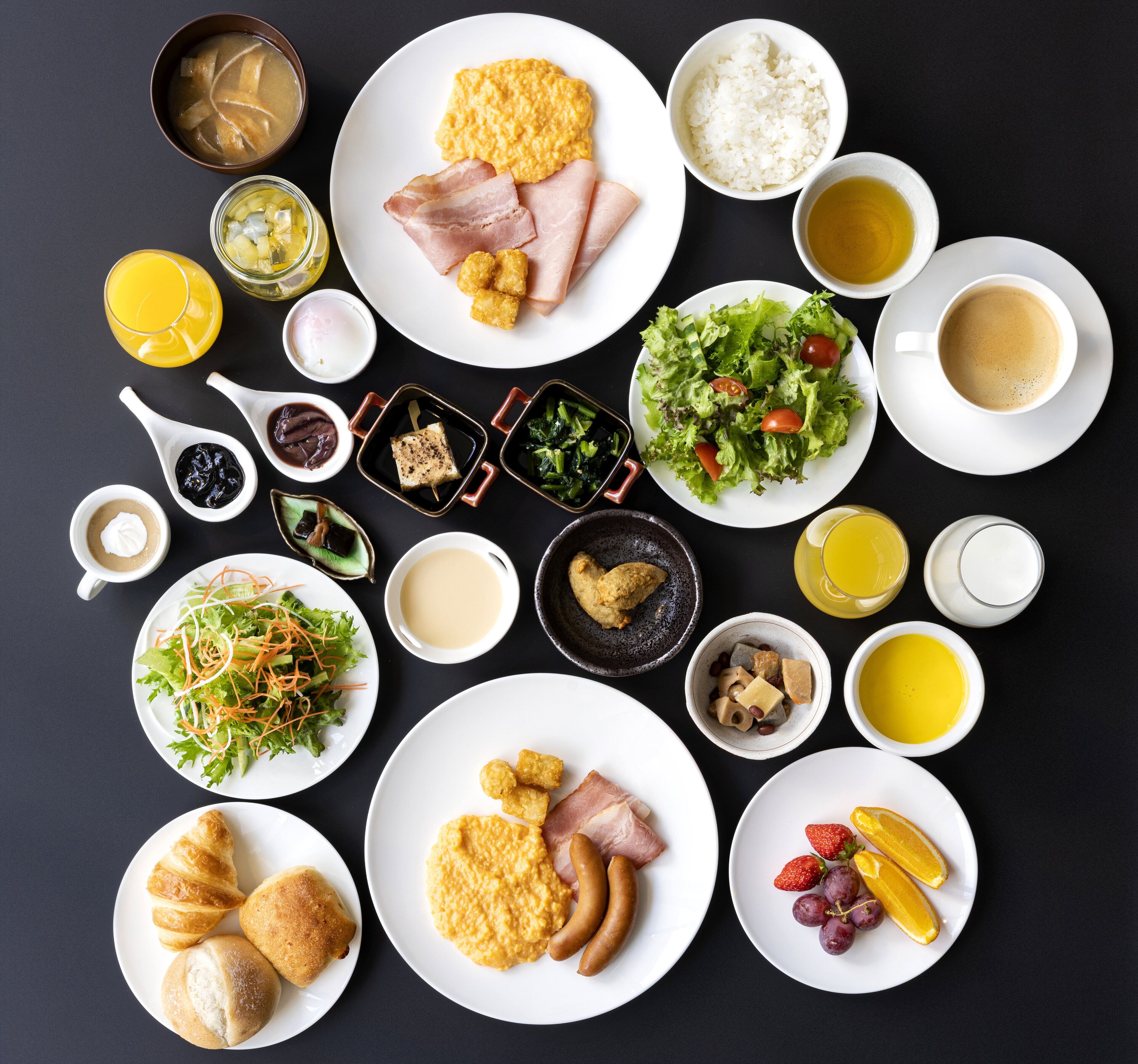 每日供应自助式早餐（每人 JPY 2860）