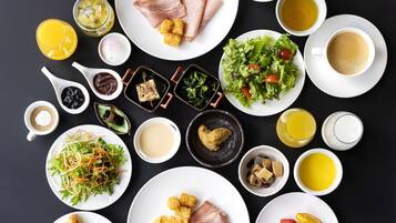 Daily buffet breakfast (JPY 2200 per person)