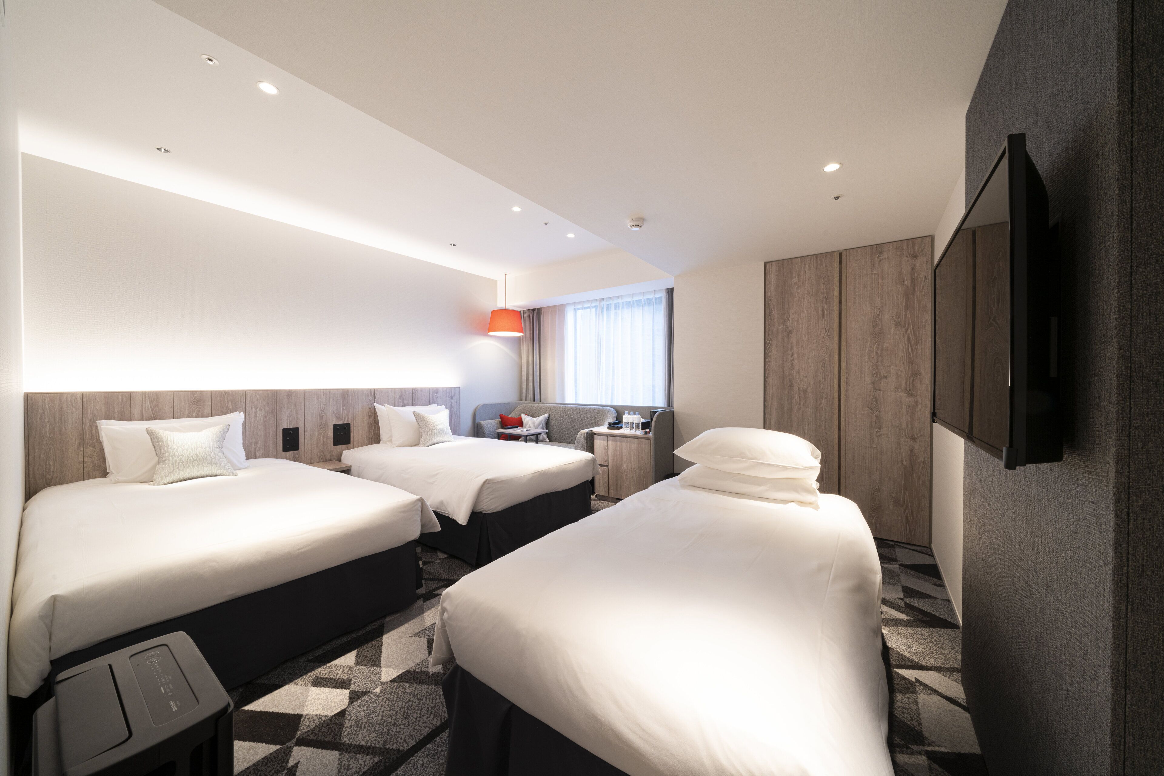 in-room safe, soundproofing, bed sheets