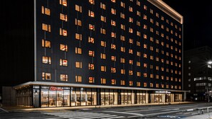 A high-rise hotel with a modern facade, multiple floors, and illuminated windows. - Hotel JAL City Toyama (Toyama)