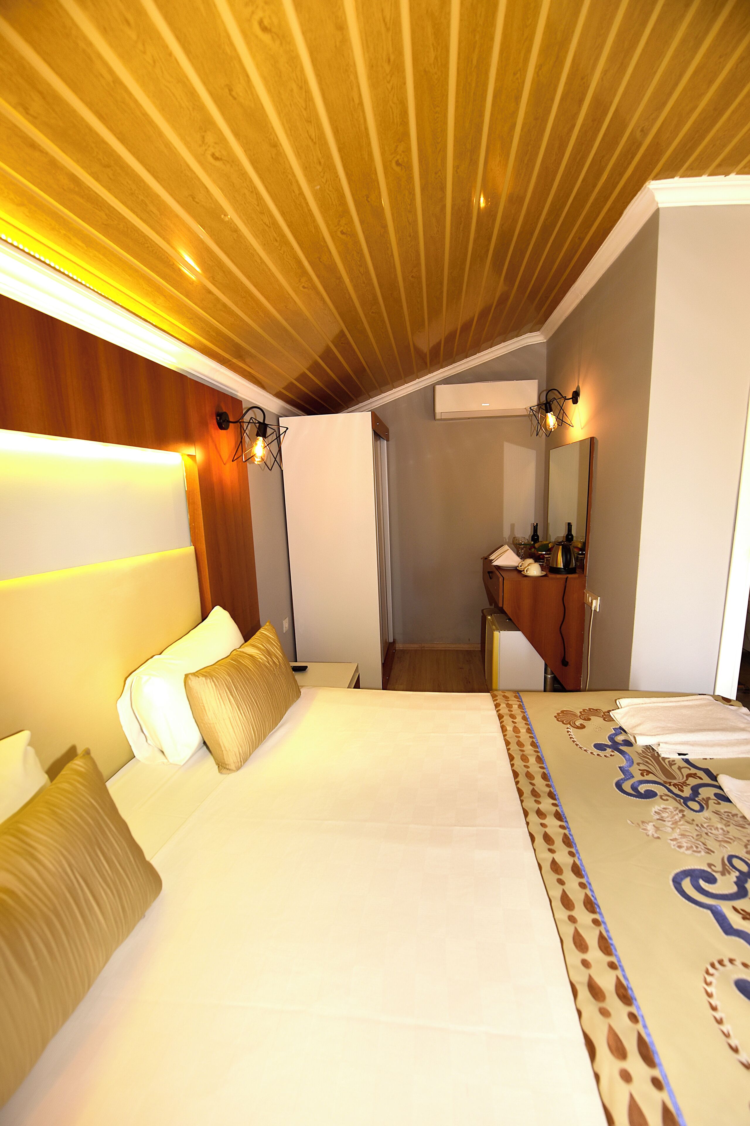 Premium bedding, free minibar, blackout curtains, soundproofing