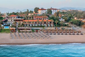 Private beach, beach bar - Adora Calma Beach Hotel - Adults Only (Manavgat)