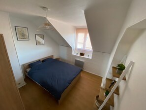 2 slaapkamers, een strijkplank/strijkijzer, reisbedje, gratis wifi