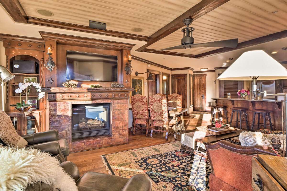 Crystal Peak Lodge. Ski-In/Ski Out. Luxury Condo.
