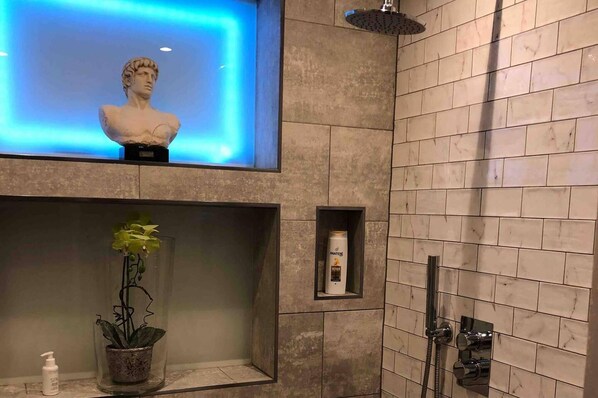 Apartment, Multiple Beds | Bathroom | Shower, hair dryer, towels