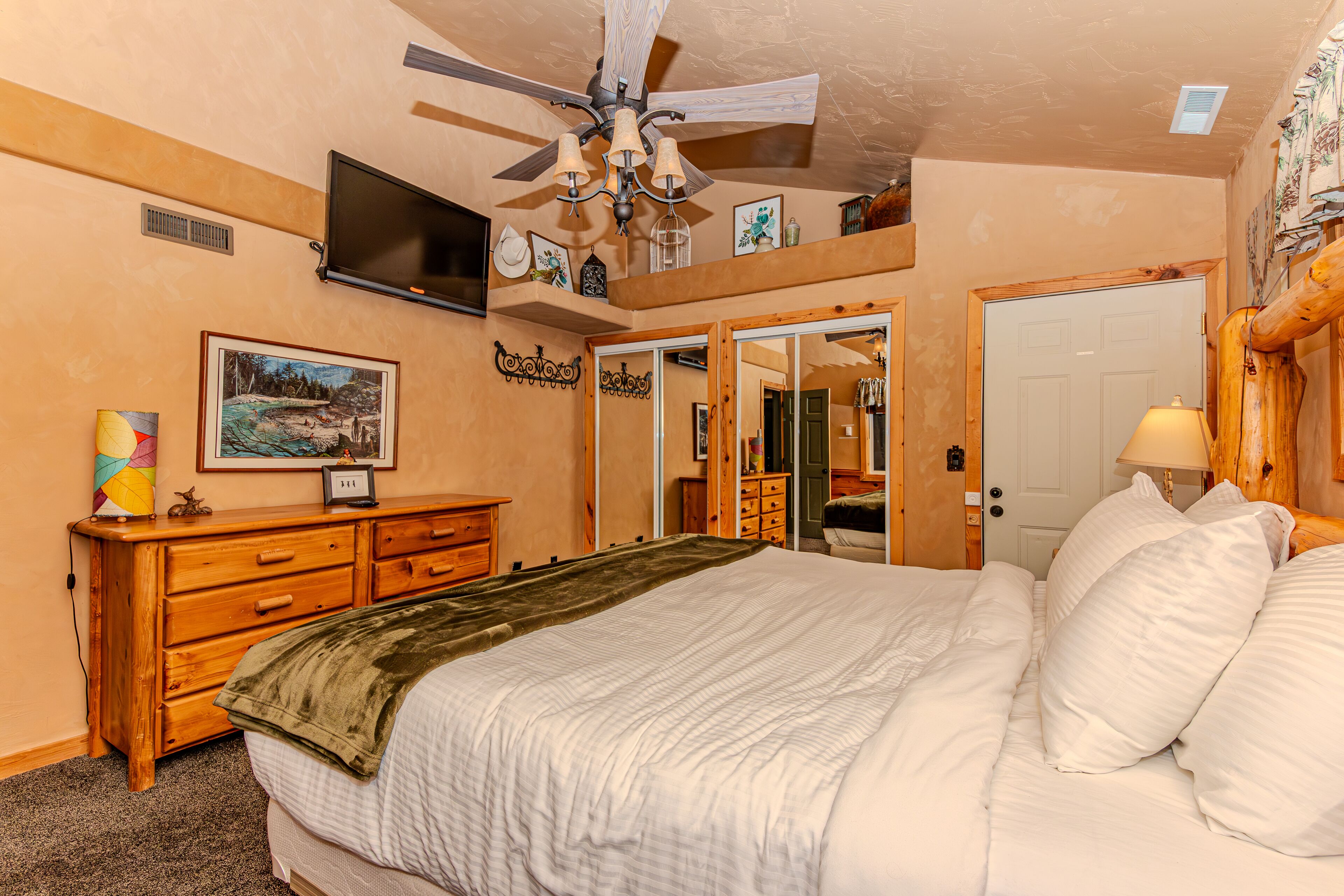 3 bedrooms, iron/ironing board, free WiFi, bed sheets