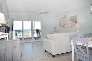 Living area - Come and enjoy your vacation at this stylish, oceanfront, 2 bedroom condo located in midtown and just couple steps away from the beach! (Ocean City)