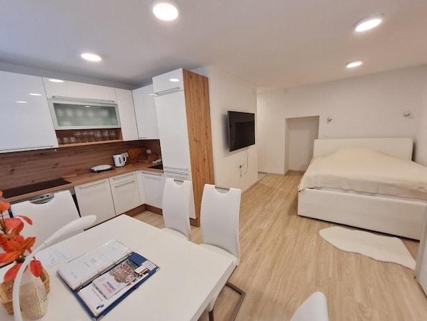 Iron/ironing board, free WiFi, bed sheets