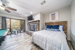 3 habitaciones, tabla de planchar con plancha y cuna de viaje 