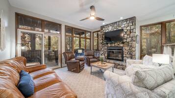 TV connectée, jeux vidéo, lecteur de DVD, livres