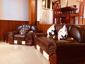 Smart TV, fireplace, DVD player, offices