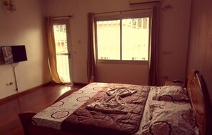 3 soverom, strykejern/-brett og reiseseng for barn