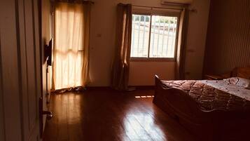 3 bedrooms, iron/ironing board, travel crib, WiFi