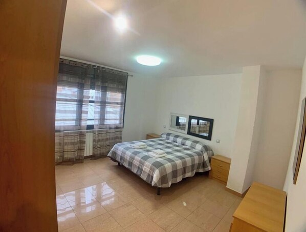 3 bedrooms, iron/ironing board, free WiFi, bed sheets - Jalon Valley. Live a unique experience (Calatayud)