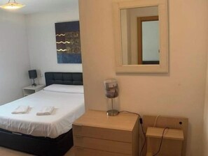 5 quartos, ferros/tábuas de passar roupa, Wi-Fi de cortesia