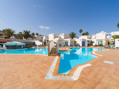 Modern apartment. Swimming pool and terrace. Right on the beach in Corralejo - Home For Guest