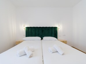 1 habitación, caja de seguridad en la habitación y ropa de cama 