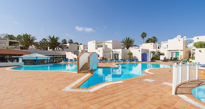 Modern apartment. Swimming pool and terrace. Right on the beach in Corralejo - Home For Guest