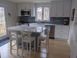 冰箱、微波炉、烤箱、炉灶