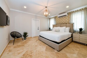 5 bedrooms, desk, iron/ironing board, travel crib