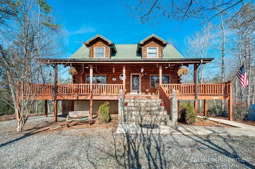 Outlander Cabin by Carolina Properties - Hot Tub, Riverbend