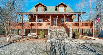 Outlander Cabin by Carolina Properties - Hot Tub, Riverbend