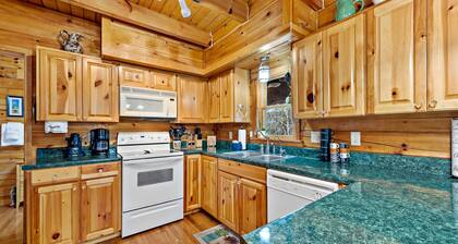 Outlander Cabin - Hot Tub, Lake and River Access!