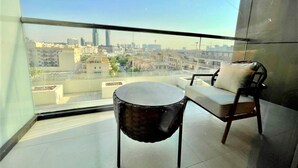 Apartment (0 Bedroom) | Terrace/patio - Brand new Studio With Balcony at Park View (Dubai)