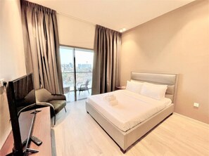 Leilighet (0 Bedroom) | Oppholdsområde | En 0-centimeters plasma-TV med Parabol-TV samt TV