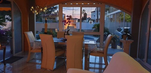 Beautiful vacation home with studio and pool in Empuriabrava