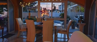 Beautiful vacation home with studio and pool in Empuriabrava