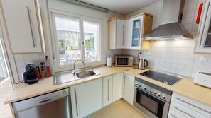 Réfrigérateur, micro-ondes, four, lave-vaisselle