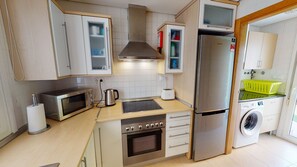 Réfrigérateur, micro-ondes, four, lave-vaisselle