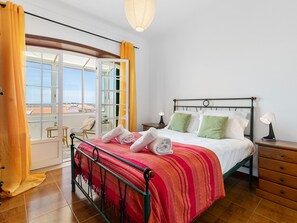 3 habitaciones, tabla de planchar con plancha, cuna de viaje y wifi 