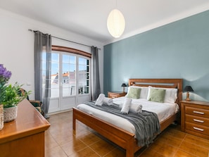 3 bedrooms, iron/ironing board, travel crib, WiFi