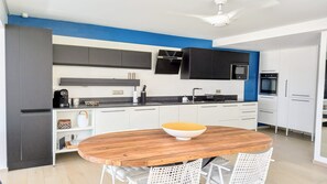 Refrigerador, microondas, horno, lavavajillas
