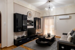 Departamento urbano | Área de sala de estar | Televisión de pantalla plana de 40 pulgadas con canales digitales 