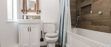 Cottage | Bathroom | Shower