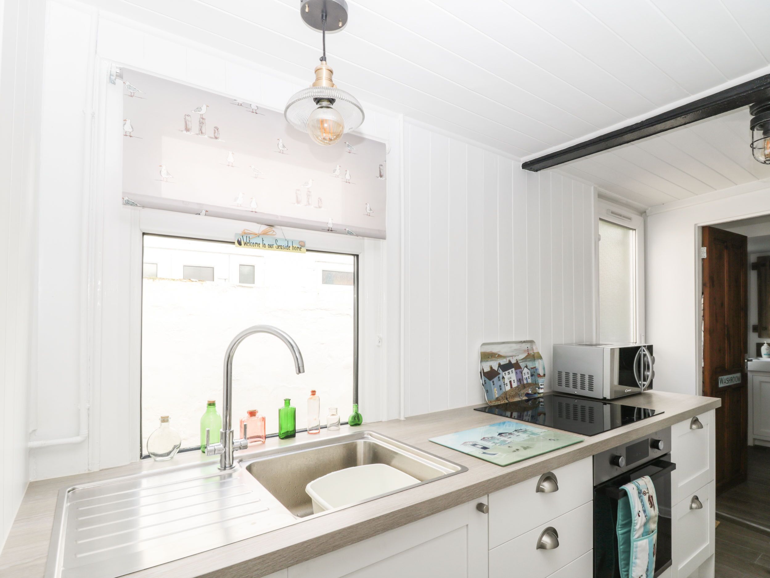 Cottage | Private kitchen | Fridge, dishwasher, electric kettle, toaster