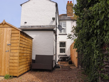 Exterior. Fishermans Cottage