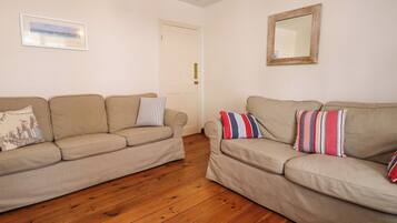 Cottage | Living area | Flat-screen TV