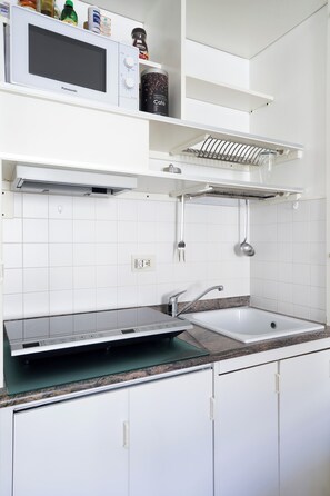 Fridge, microwave, stovetop, coffee/tea maker - Casa Ambra tranquility in the city center ⭐️⭐️⭐️⭐️⭐️ (Padova)