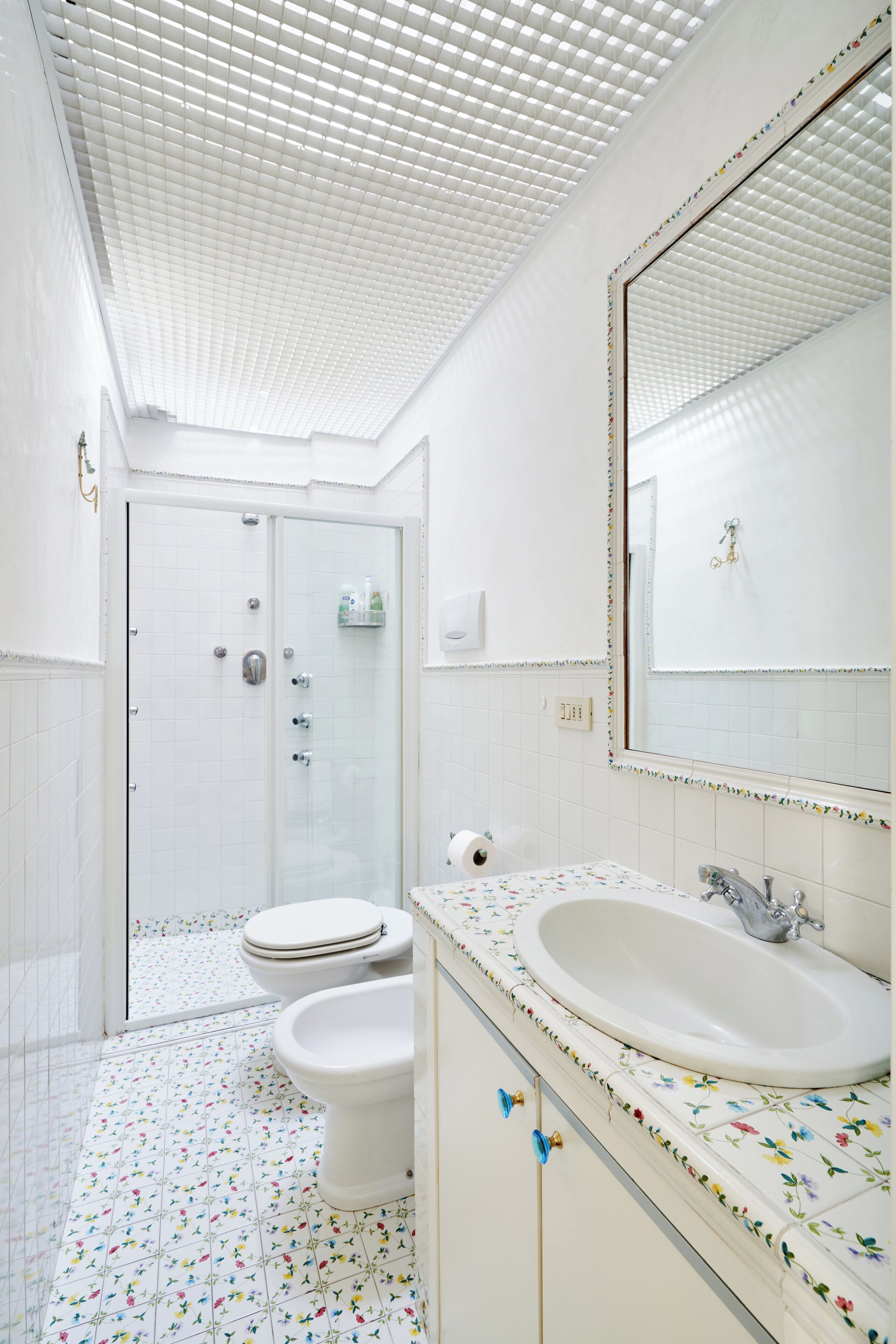 Doccia, asciugacapelli, bidet, asciugamani