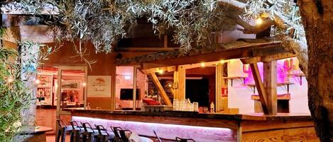 Bar (in der Unterkunft)