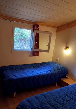 6 bedrooms, bed sheets