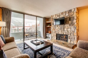 Télévision, cheminée